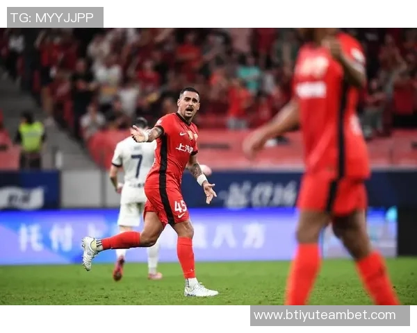 海港队抵达泰国备战亚冠李帅刘若钒加布里埃尔因伤缺阵