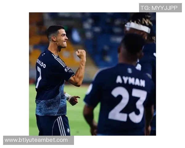 马内射门被挡菲利克斯补射完成帽子戏法球队大胜5-1领先